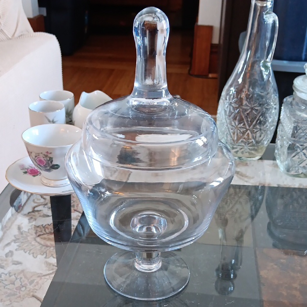 LARGE GLASS APOTHECARY JAR WITH LID